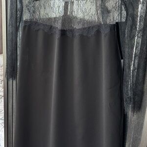 BCBGMAXAZRIA
Rupert Long Sleeve Gown
In Black Beauty